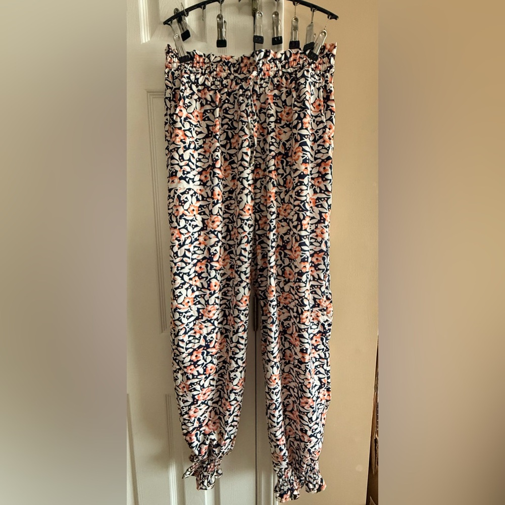 Adorable jogger style pants